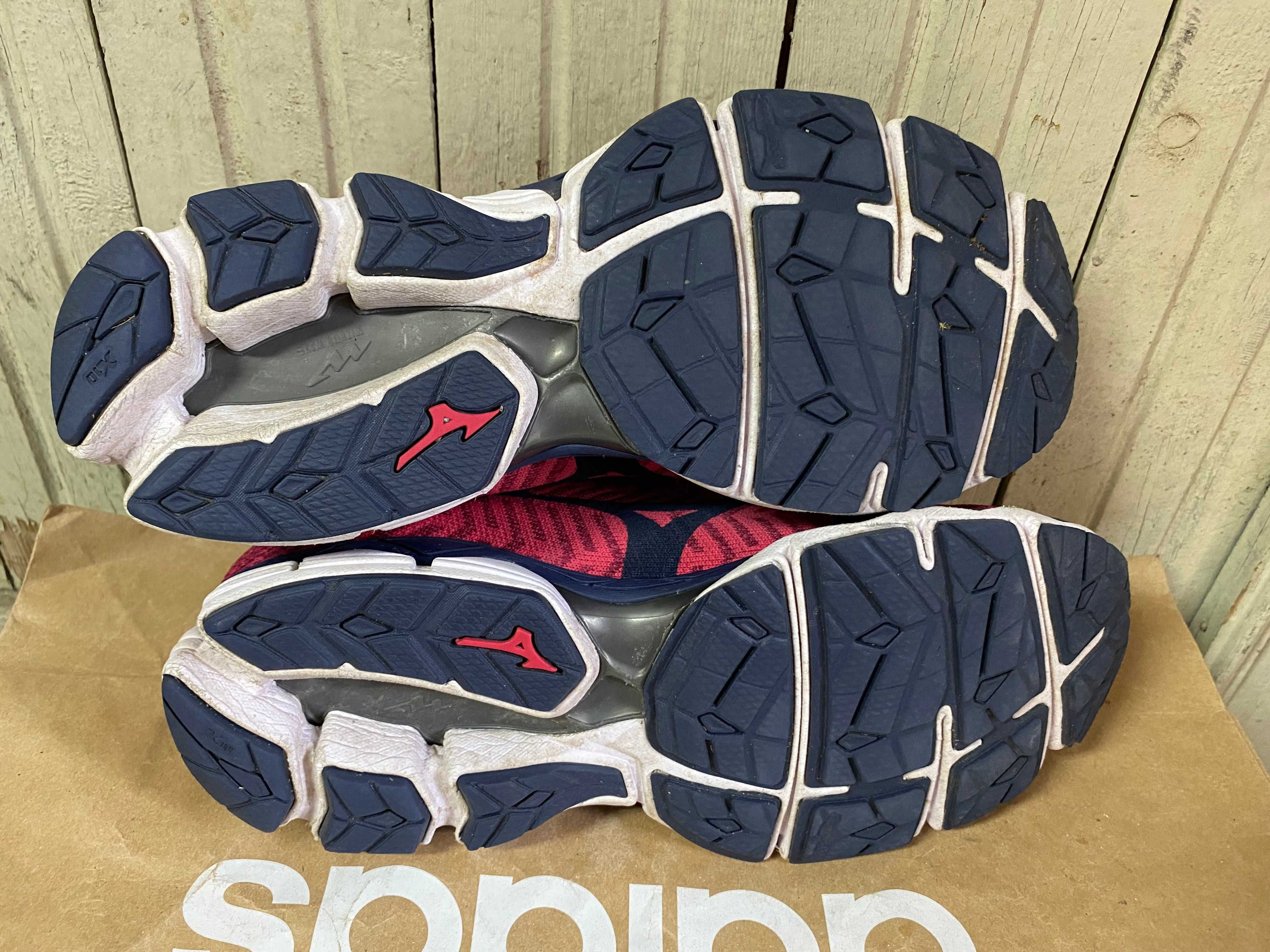 ''Mizuno Waveknit S1''оригинални маратонки 40 номер
