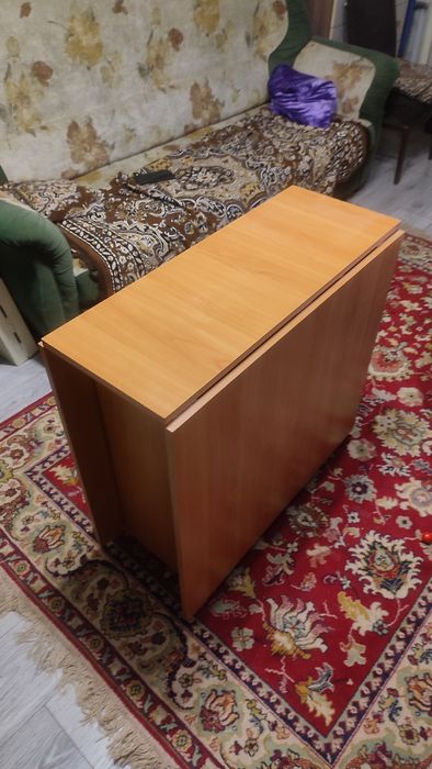 Продаю стол раздвижной.