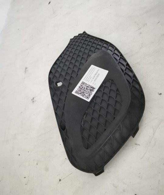 Grila Proiector Laterala Dreapta Originala Cu Senzor In Stare Buna Mer