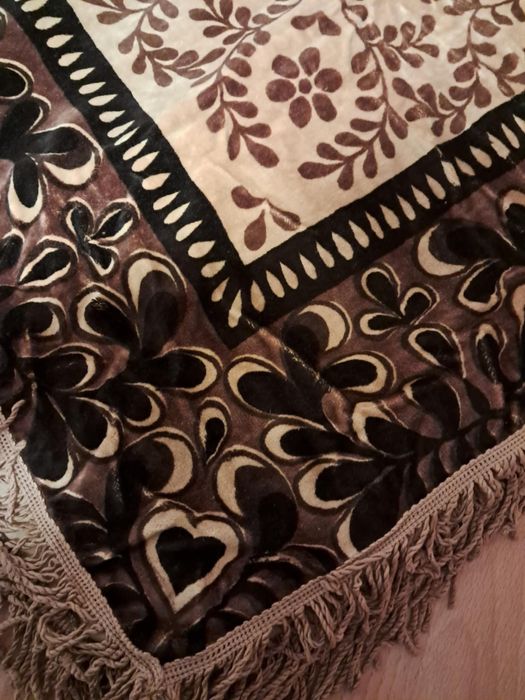 Плюшена покривка за маса