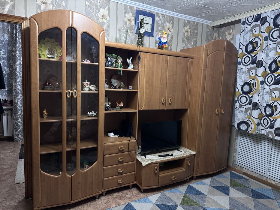 Стенка-горка в хорошем состоянии