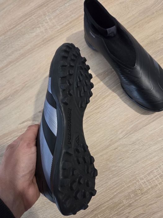 Adidași fotbal Adidas Predator mărimea 40 2/3 – noi, cu cutie,preț 250