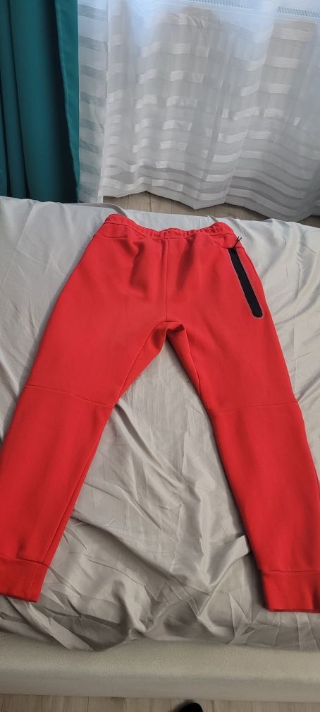 Pantaloni nike tech roși