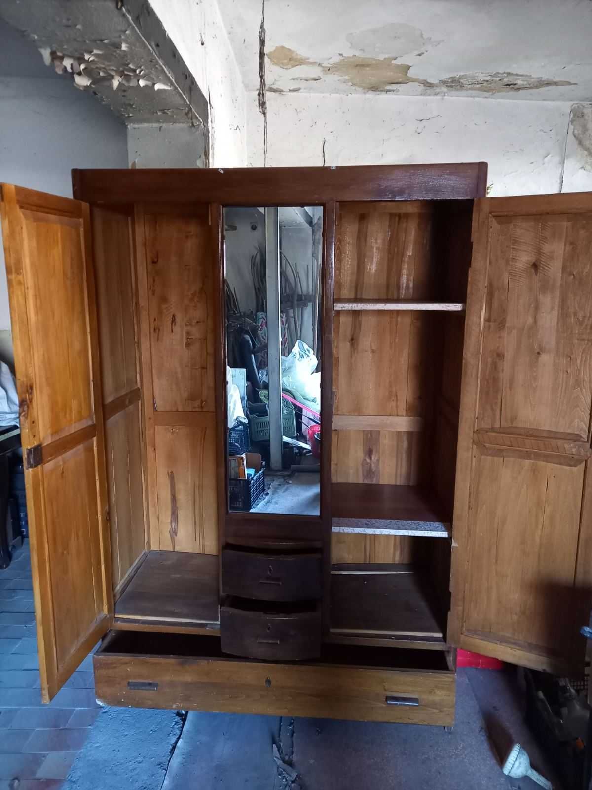 Старинен гардероб