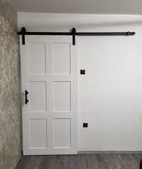 Usa culisanta tip hambar (barn door), pret accesibil