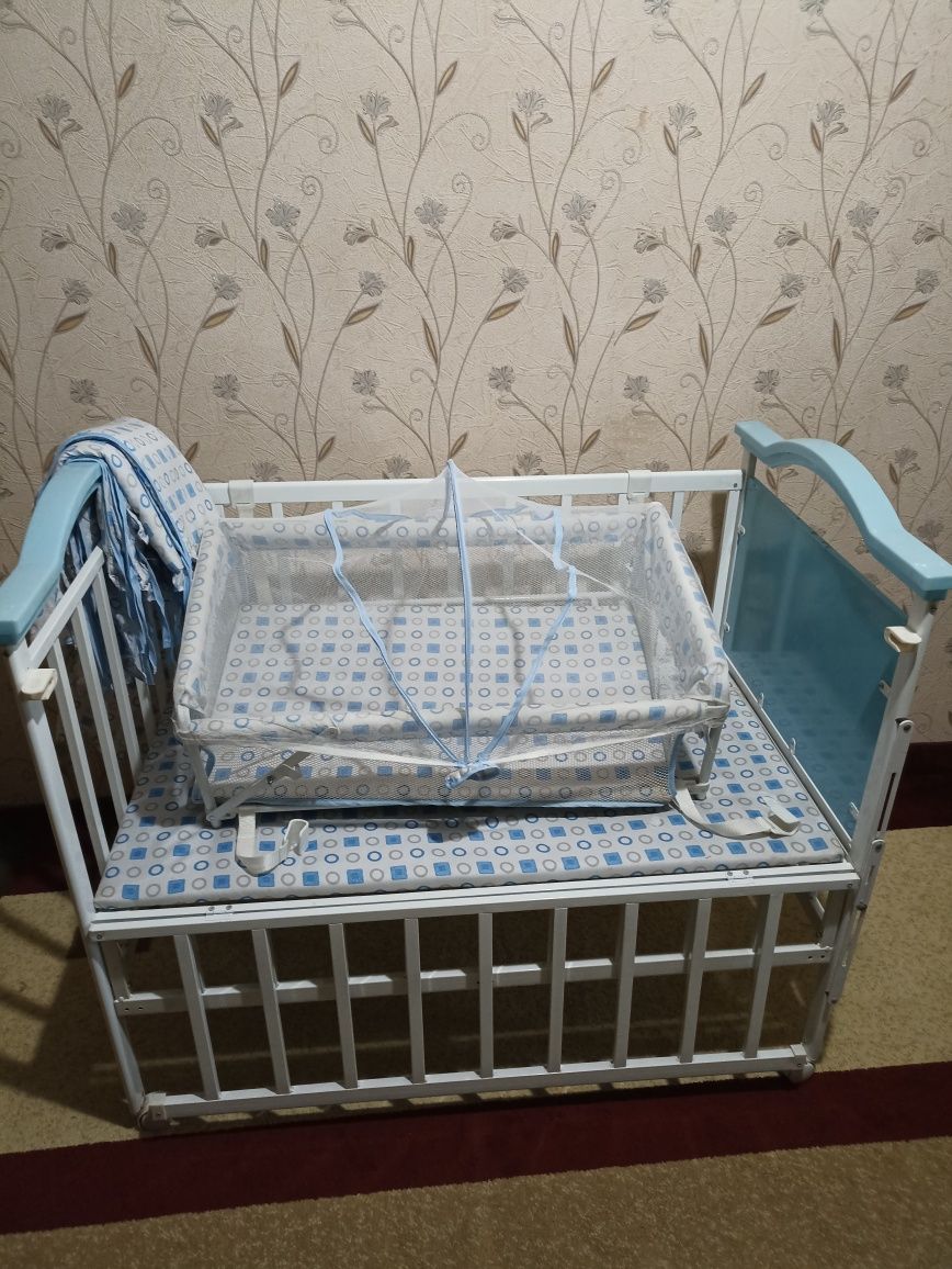 Детская кроватка