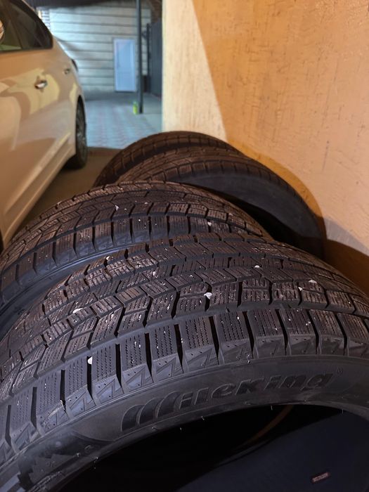 Комплект зимних шин