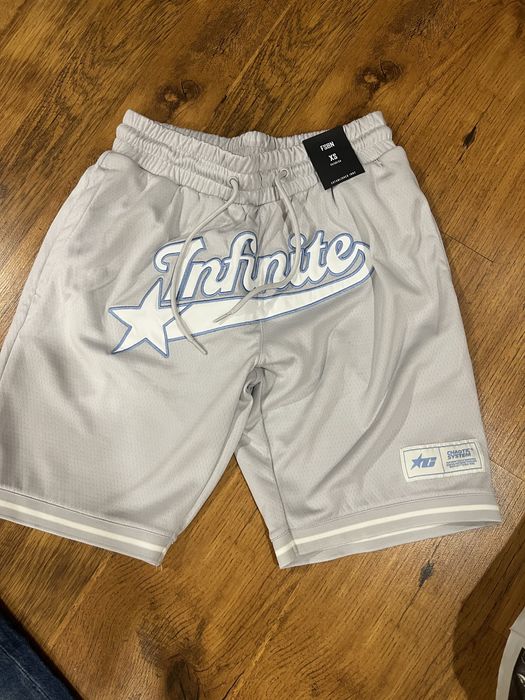 Мъжки къси панталони различни модели