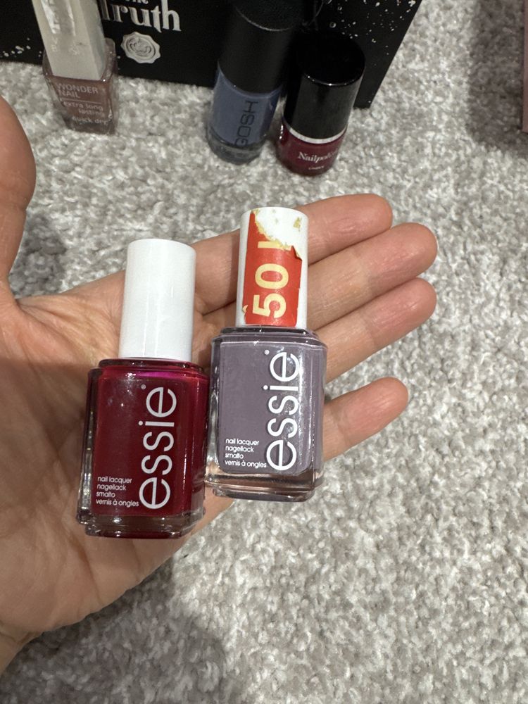 Лаки в ассортименте привозные из Европы: Essie , Gosh, Depend O2, Lind