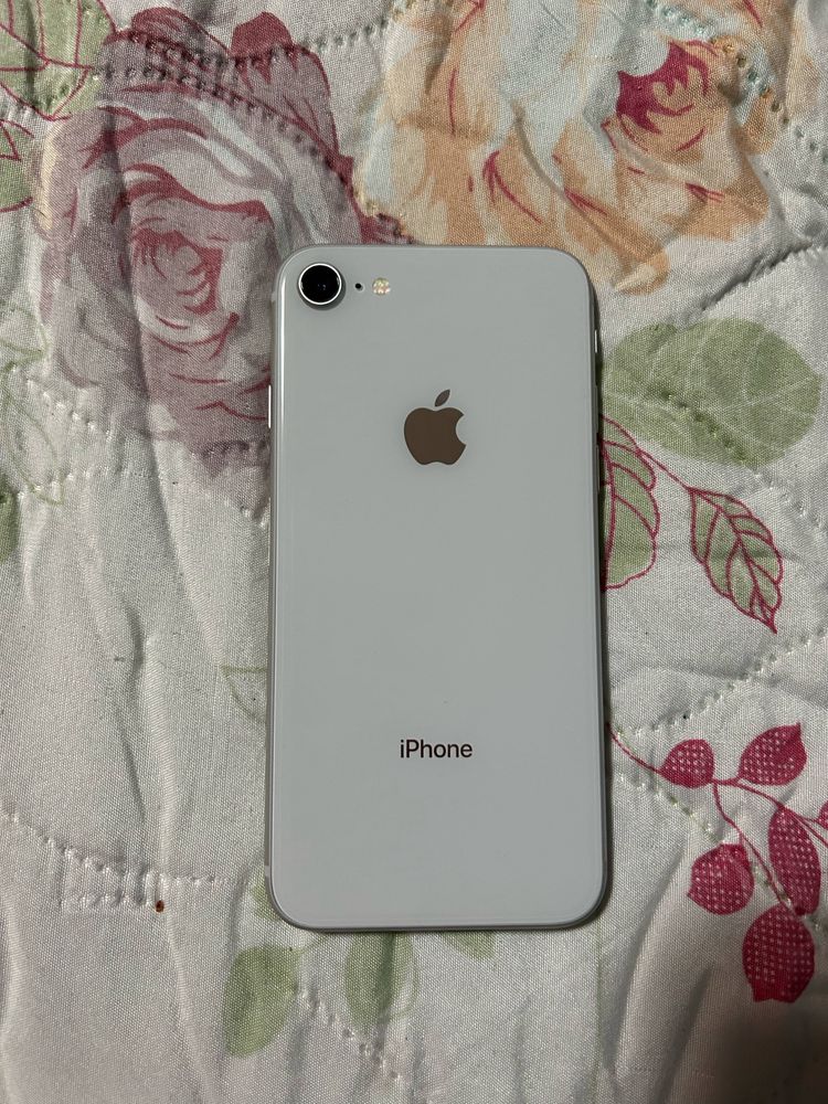 IPhone 8 като чисто нов в добро състояние.