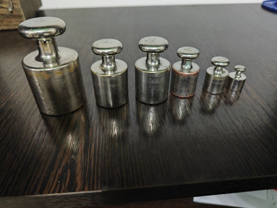 Продам стариные набор гирь