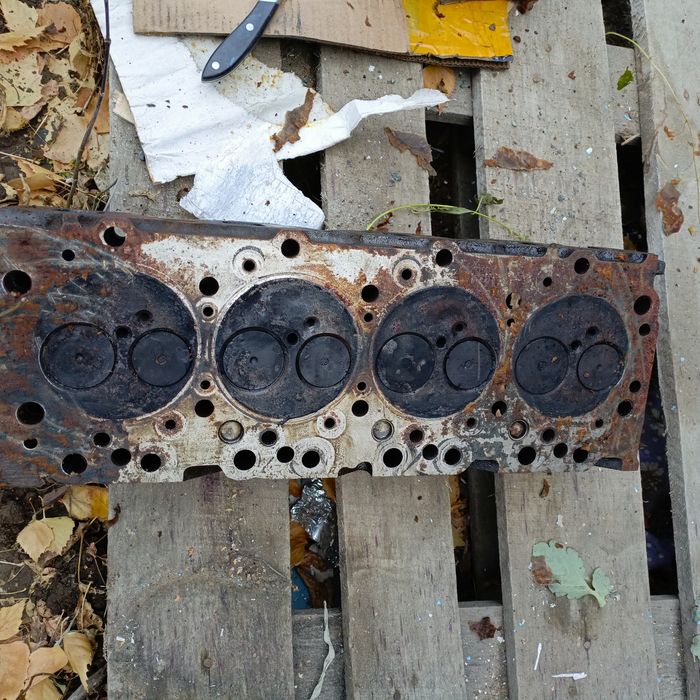 Головка от двигателя.