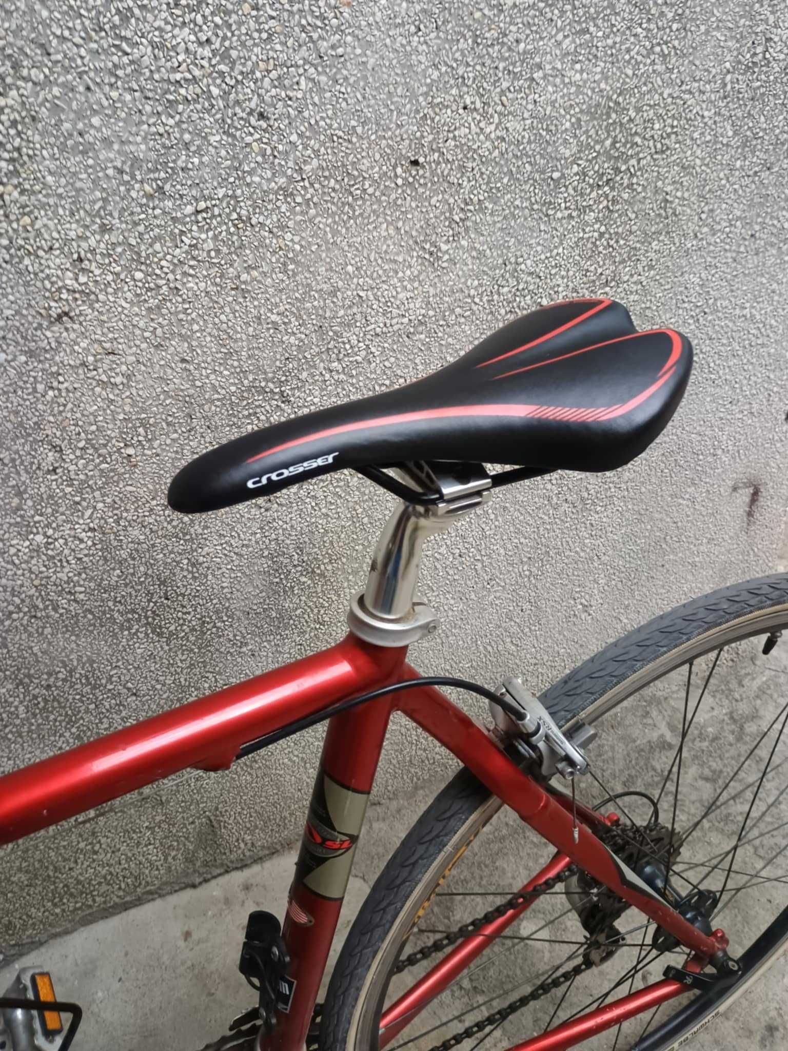 Trek 2100 Alpha SL Лек шосеен велосипед с карбонова вилка, червен