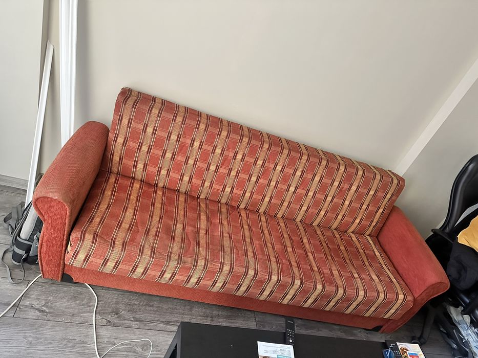 Продавам разтегателен диван