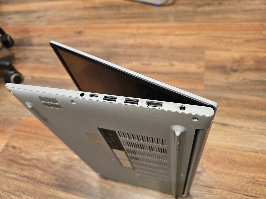 Лаптоп ASUS Vivobook 15 X1504ZA 15.6" i7 1255u 16GB RAM 512GB SSD