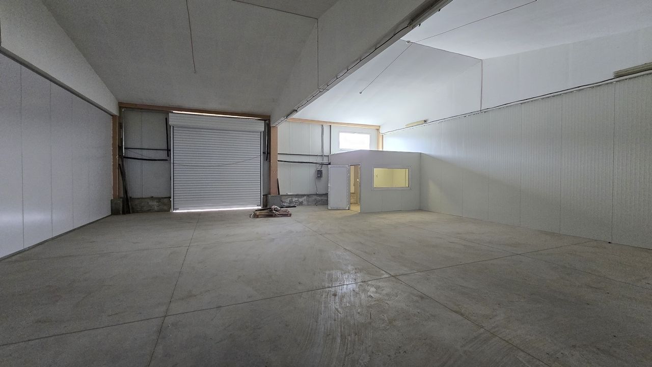 Дава се под наем Склад в Велико Търново, Чолаковци - 260 кв.м за 816 € - Снимка #1