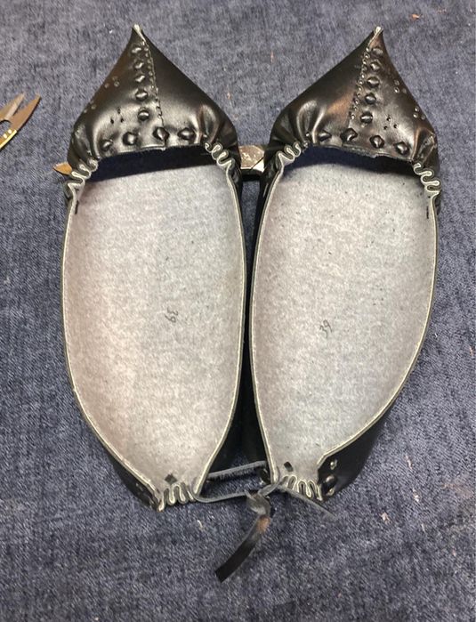 Opinci din piele naturala cu sosete crosetate