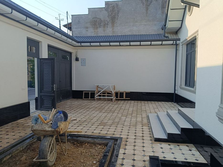 Файзли ва кўркам ховли уй сотилади.