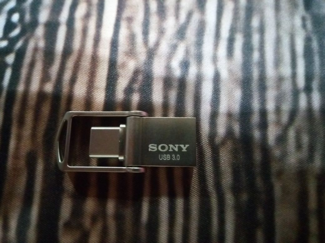 Флаш памет 2TB SONY