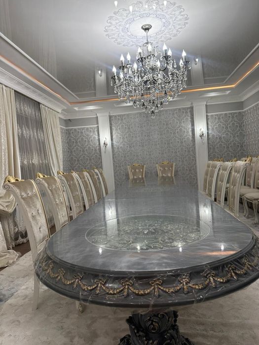 Стол очень дорогой за 900 тыс куплена заказной