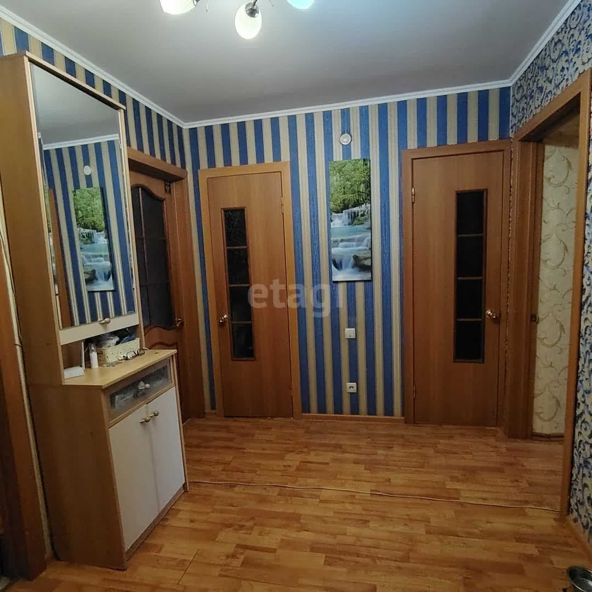 Продам 3 комнатную квартиру 19 мкр.