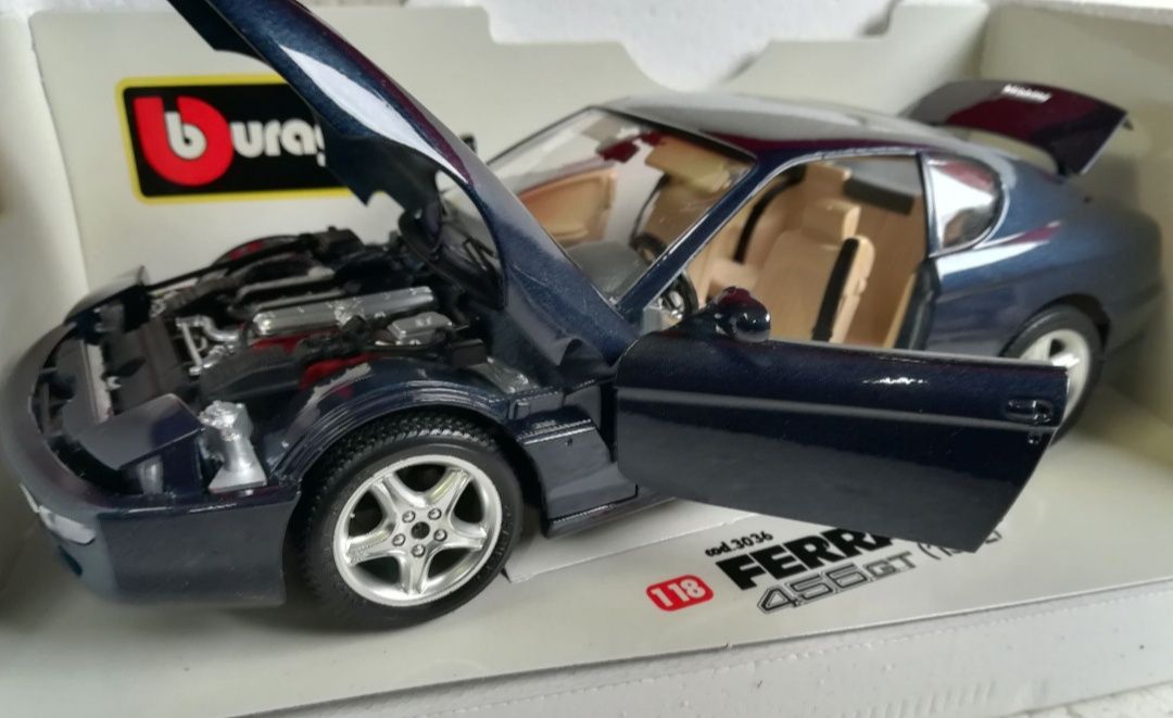 Ferrari GT 456
Scara 1:18
Bburago, albastru