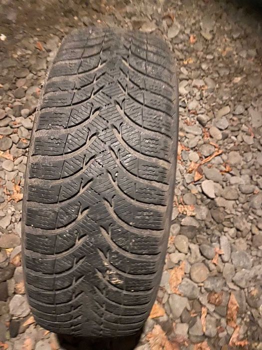 De vanzare  4 anvelope de iarna 195-65-R15 cu janta si capac