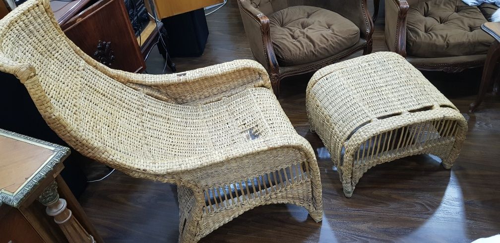 Продам кресло и  пуфик ручной работы из настоящего ратанга.