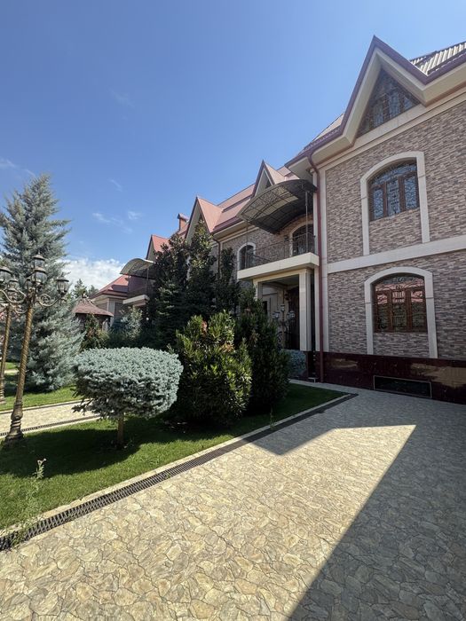 Шикарный дом на Две Семьи