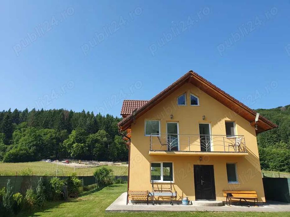 Închiriez lunar din decembrie casă de vacanță-poieniță-15 km de Brașov
