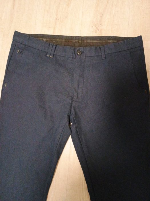 Pantaloni bărbătești mărime XL