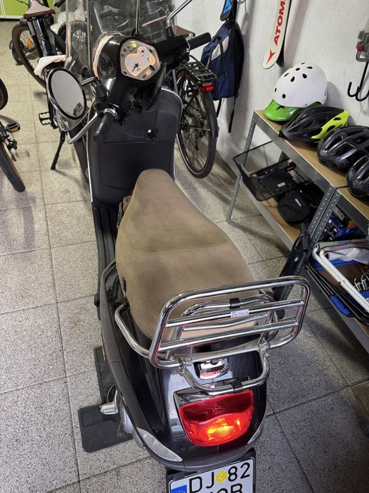 Scuter Vespa 50 negru 2016