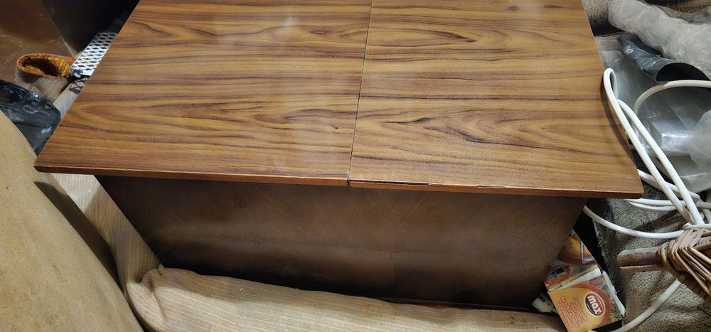 Mobila comoda cu sertare si usi 2 buc, masa pe roti si masa extensibil