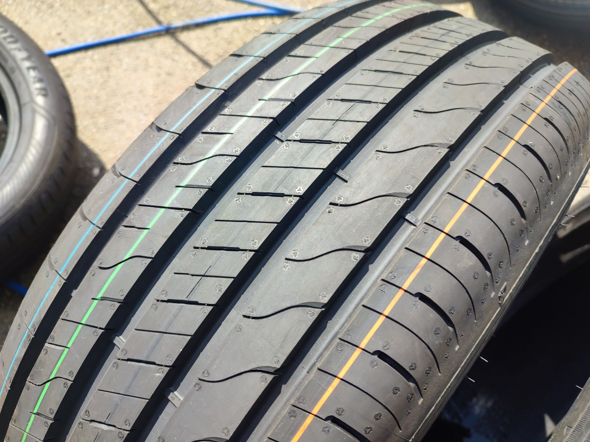 235/50/19" 2бр Good year efficient grip 2 suv dot1322