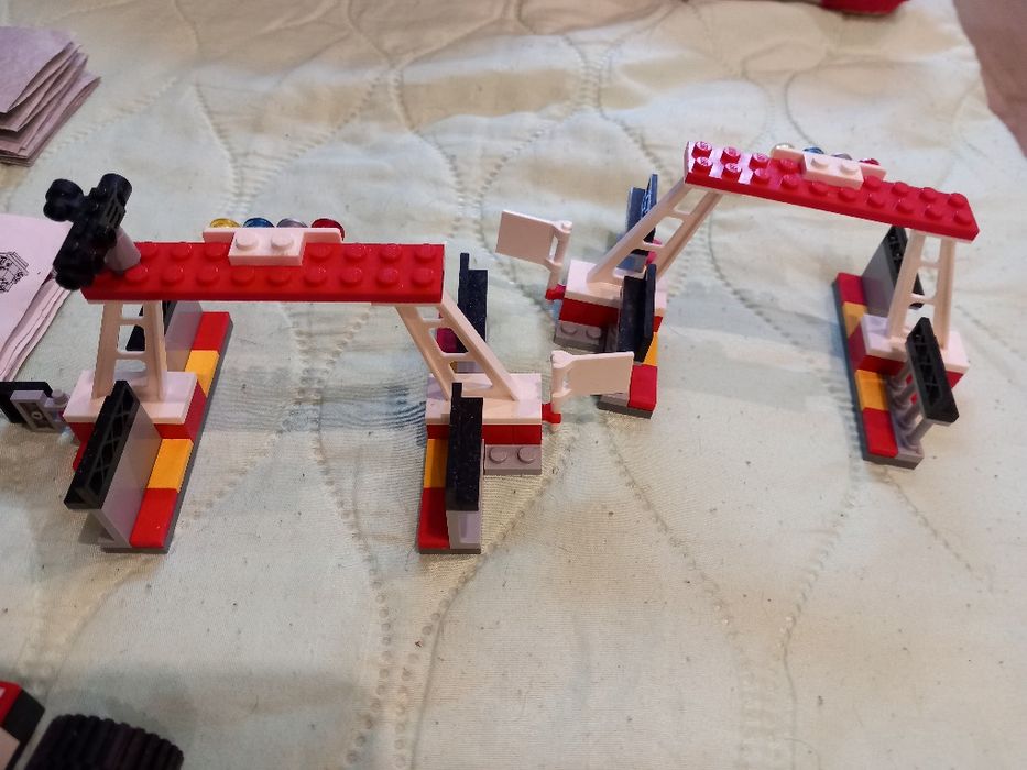 Лего части -формула,пожарна кола и рали станция