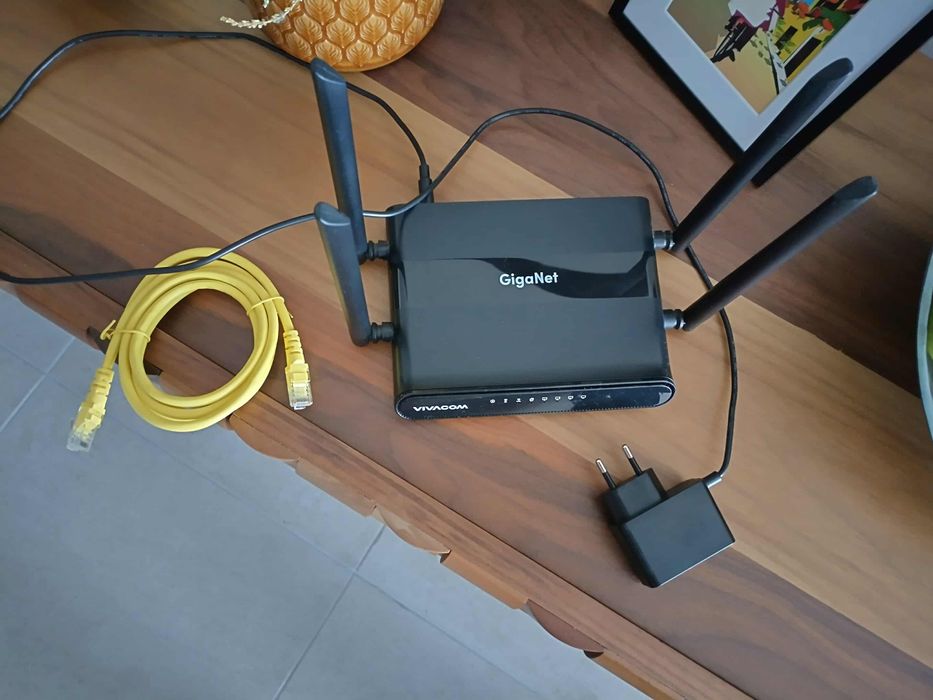 оригинален професионален интернет рутер, с 4 антени.