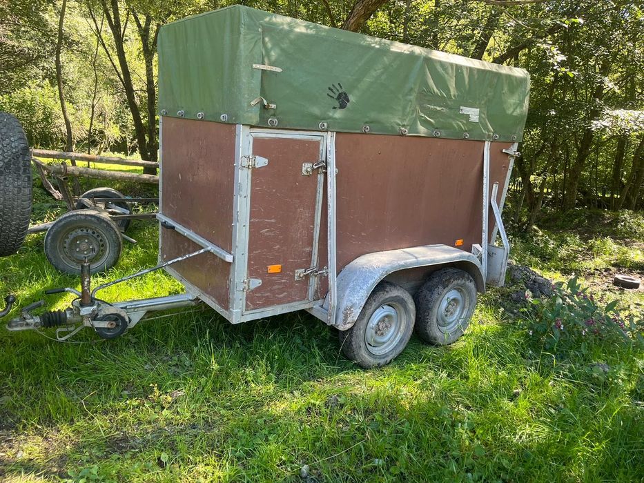 Vând remorcă transport animale