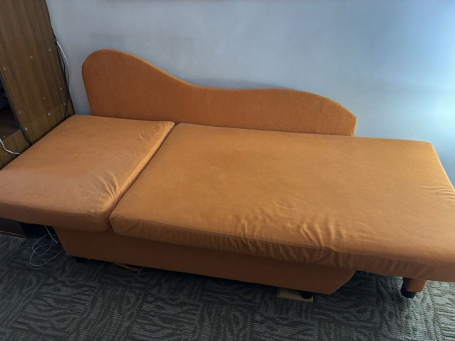 Разтегателен диван оранж