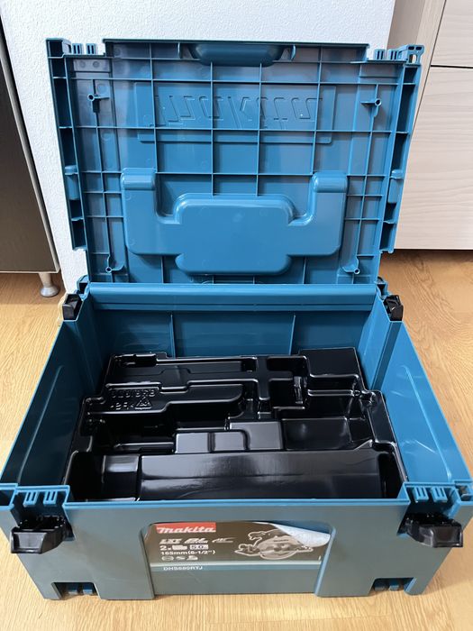 Fierastrau circular pe acumulator Makita