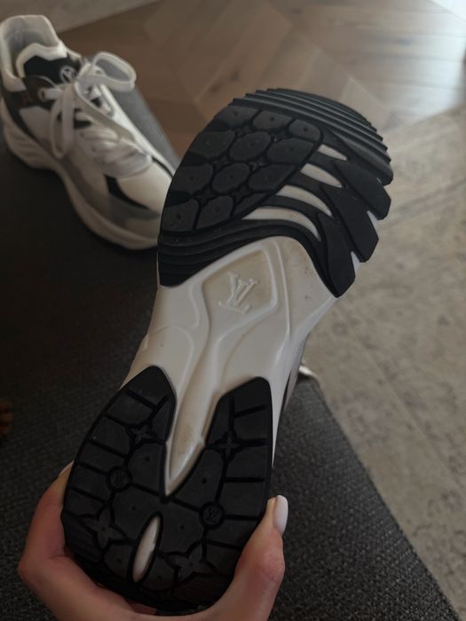 Обувки Louis Vuitton.   .