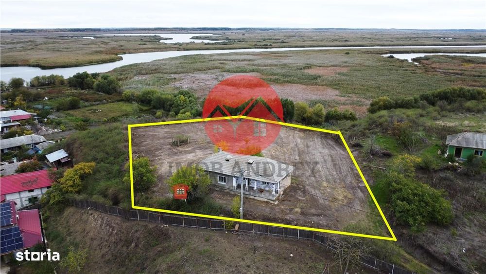 Teren 3.800 mp cu casa batrâneasca si vedere superba la balta