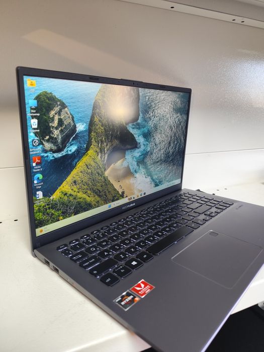 Ноутбук продается состояние как новый