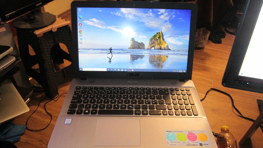 Laptop ASUS ,I5, GEN. 7, fullHD