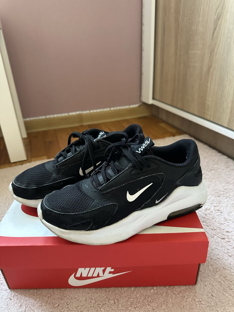 Дамски маратонки Nike