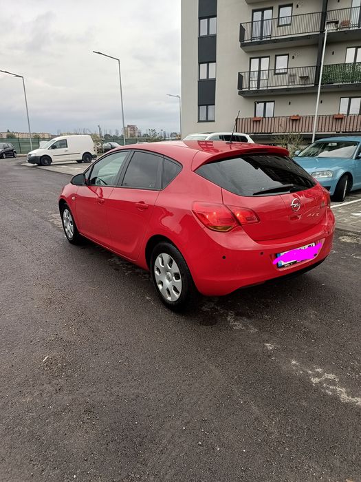 Opel Astra J 2011, 1.7 Diesel.