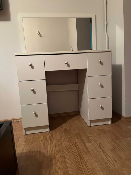 Masuta de toaleta/ machiaj