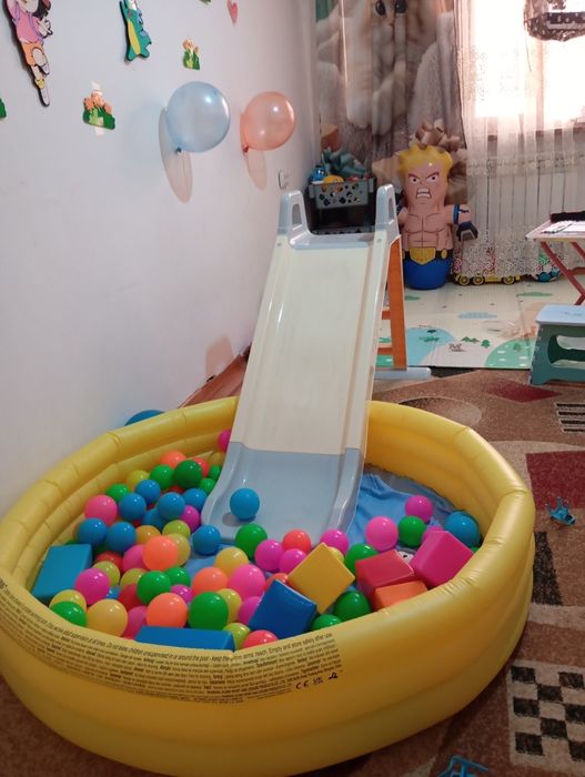 Горка с бассейном и шариками