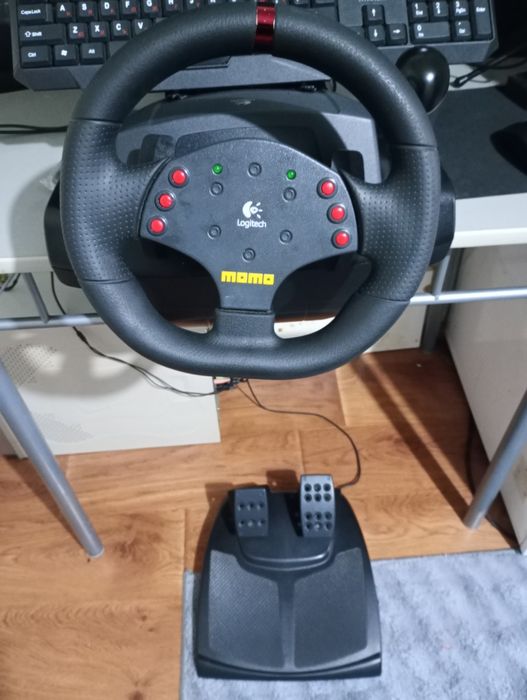 Logitech Momo Racing волан педали скоростен лост shifter pc ps3