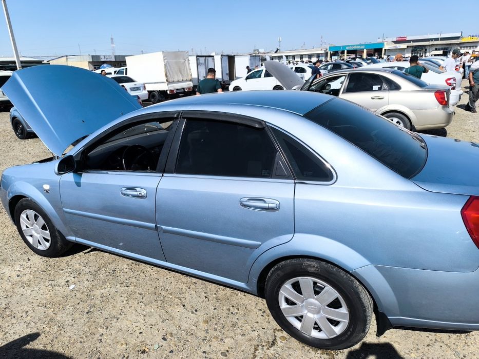 Lacetti 1 8   2013  srochni sotiladi