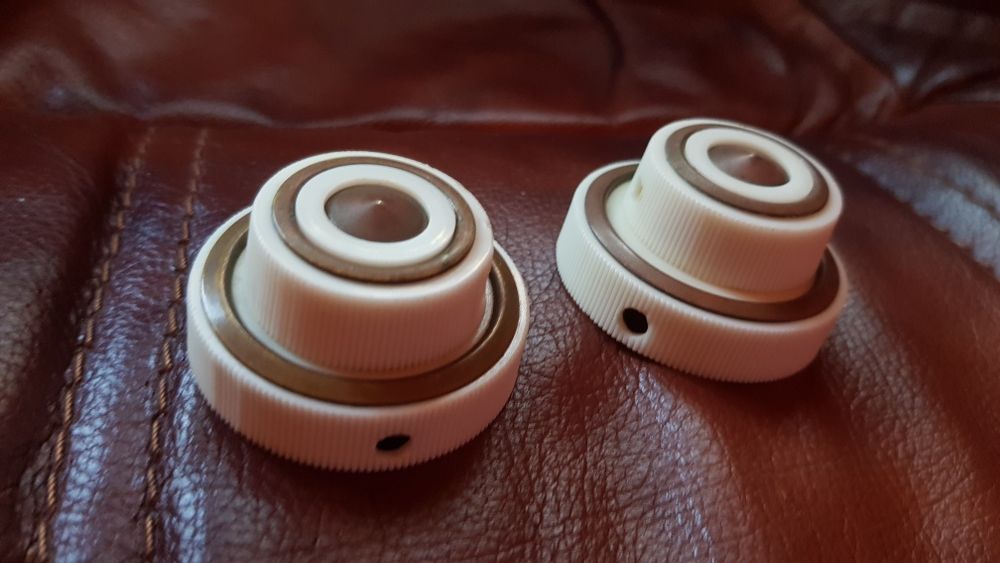 Butoane radio pe lampi românesc